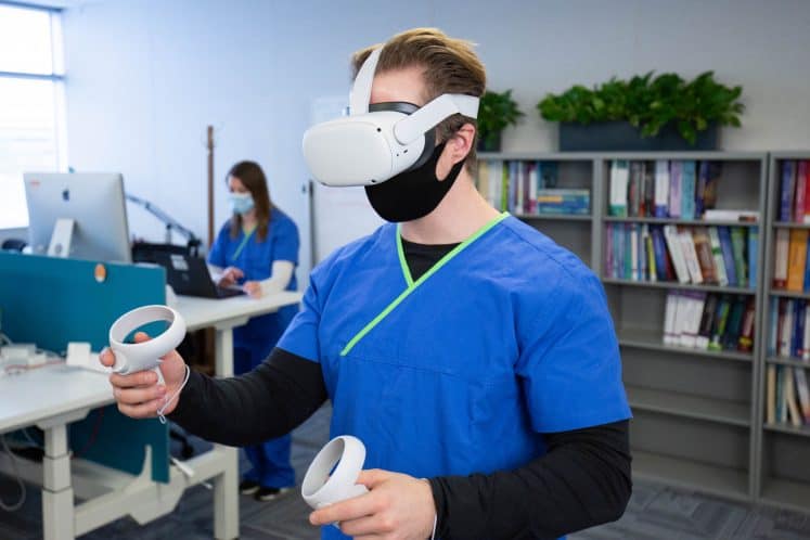 student using virtual reality in nursing education
